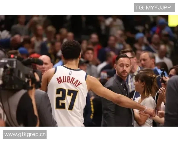 管子煜在对阵马刺的比赛中展现出突破勇气展现出优秀比赛气质